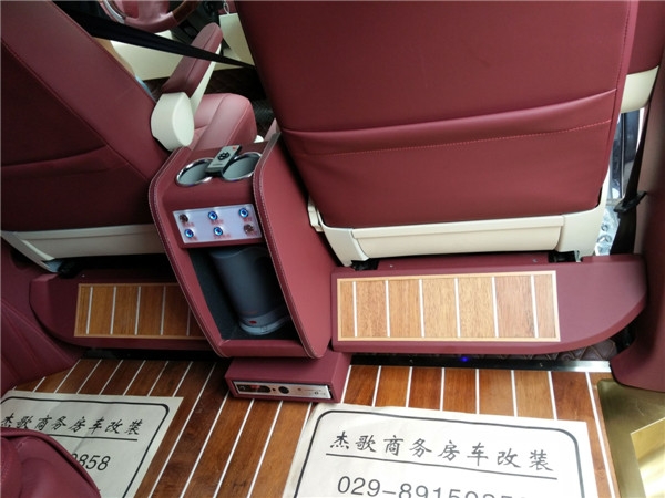 陜西西安商務(wù)車(chē)內(nèi)飾改裝/杰歌改裝之凱路威內(nèi)飾--用挑剔的眼光審視