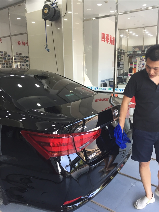 武漢龍膜豐田皇冠全車頂級(jí)膜施工 AVS70+暢悅15