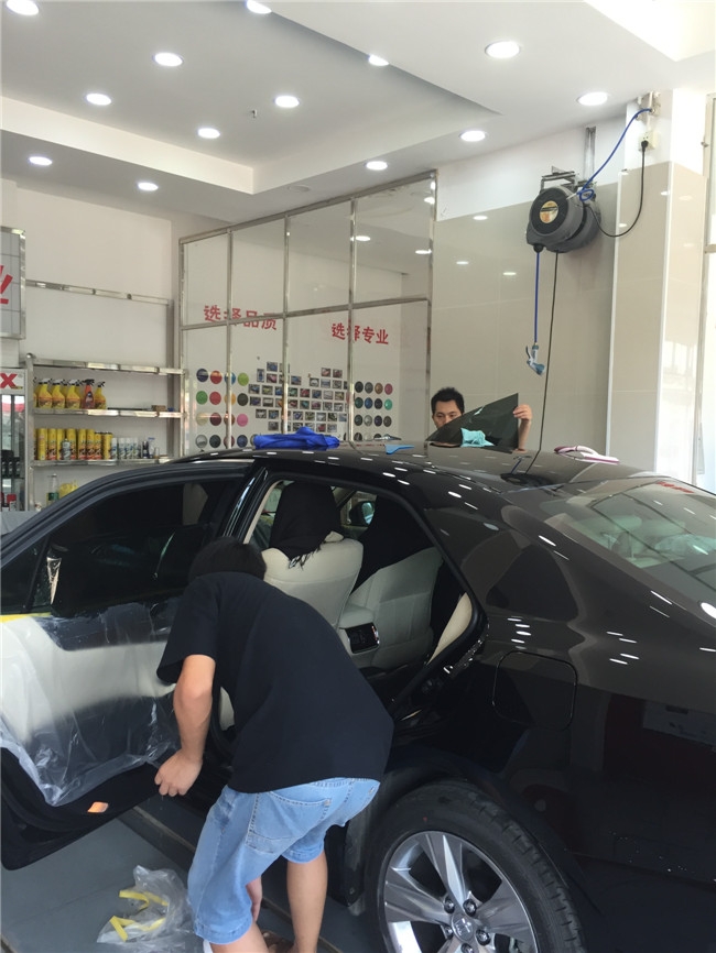 武漢龍膜豐田皇冠全車頂級(jí)膜施工 AVS70+暢悅15
