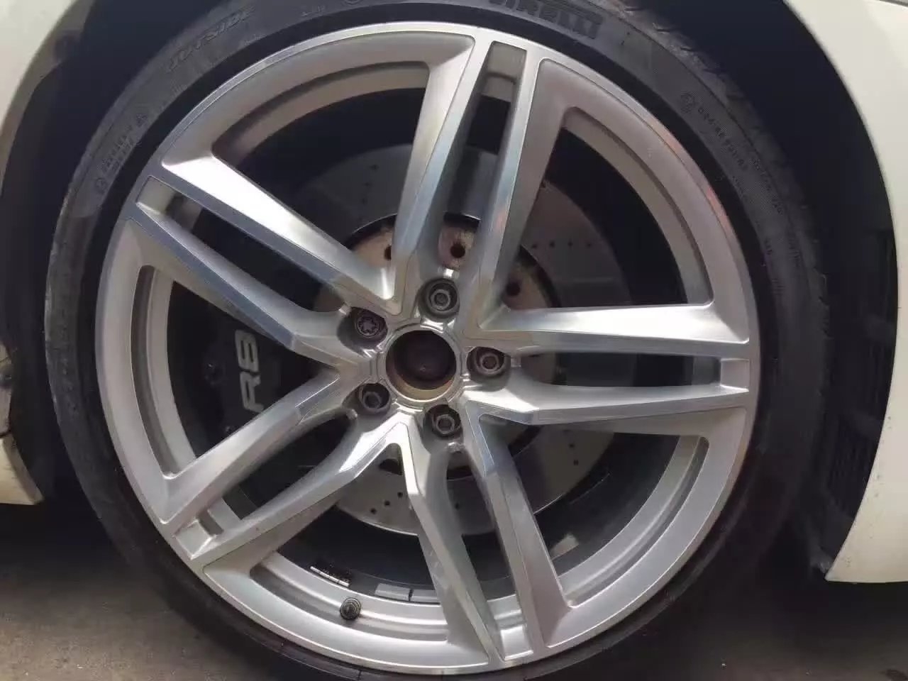 奧迪 R8 ，裝原裝 完工！