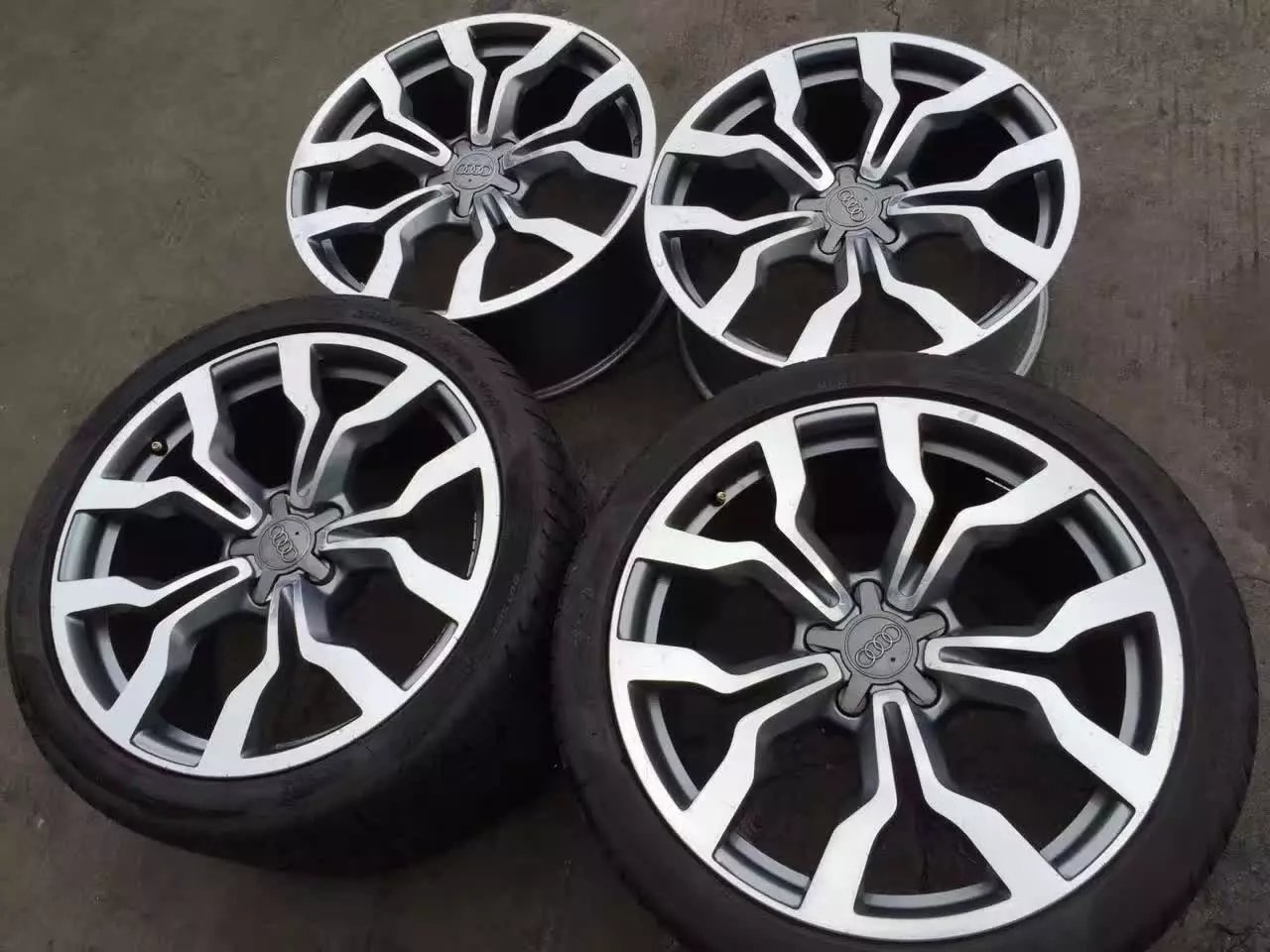 二手，鍛造  奧迪 R8  原裝 ? 19寸