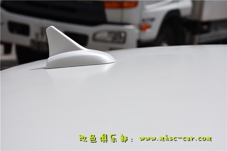 瑪莎拉蒂Ghibli車身貼膜改色施工德國PWF電光金屬白
