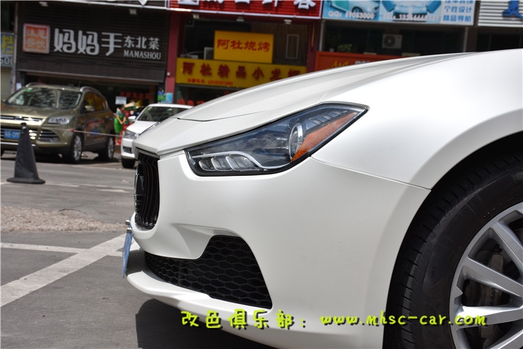 瑪莎拉蒂Ghibli車身貼膜改色施工德國PWF電光金屬白