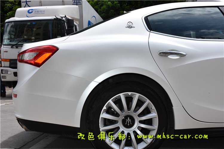 瑪莎拉蒂Ghibli車身貼膜改色施工德國PWF電光金屬白