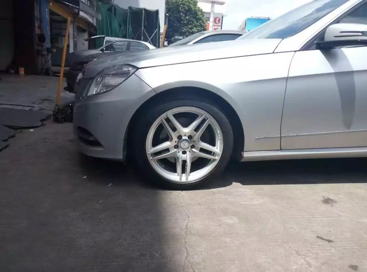 奔馳，裝18寸 原裝 AMG 、完工！