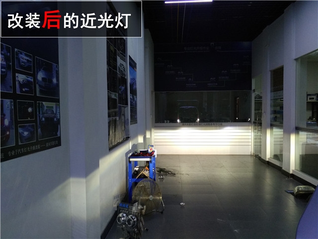 中山五菱榮光車(chē)燈改裝海拉六透鏡飛利浦頂級(jí)xv燈泡德國(guó)奧茲姆安定器 氙氣大燈升級(jí)專(zhuān)業(yè)——清風(fēng)車(chē)影燈改