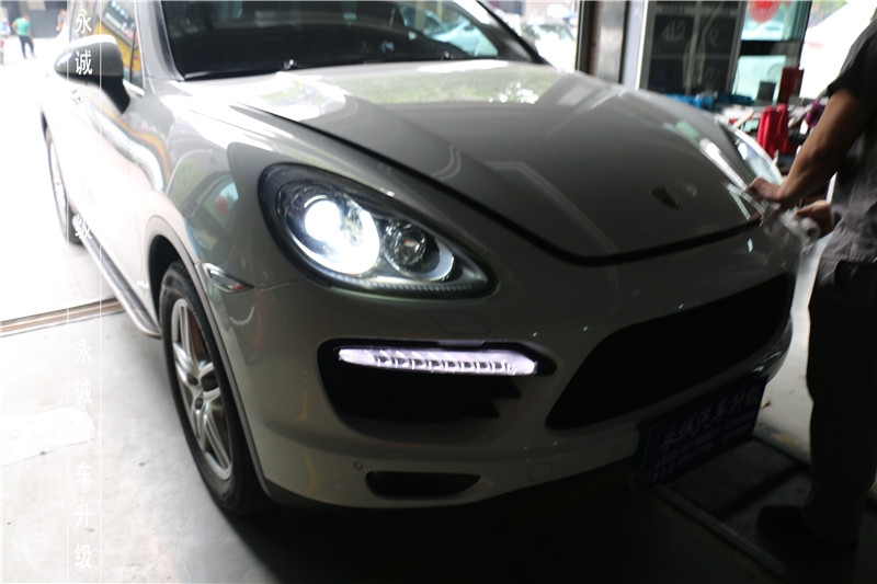 【永誠(chéng)汽車】石家莊改燈，保時(shí)捷卡宴升級(jí)氙燈透鏡原廠日行燈