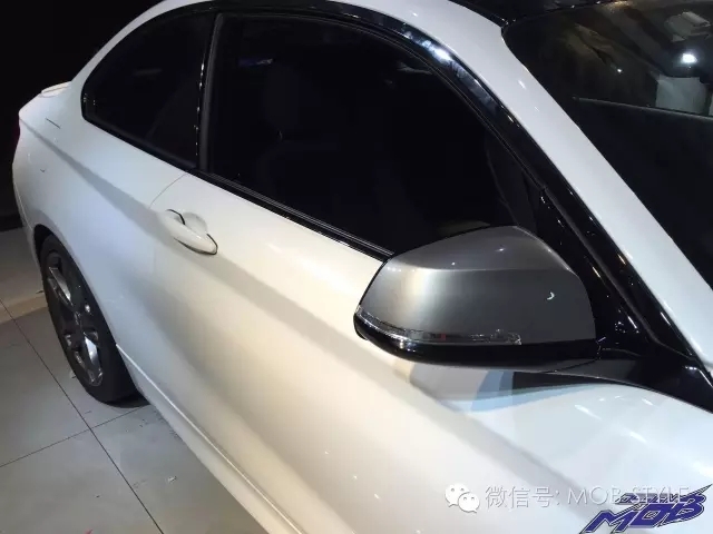 高光金屬白 寶馬235改色貼膜