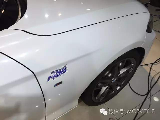 高光金屬白 寶馬235改色貼膜
