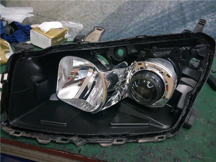 丰田RAV4大灯升级改装双光透镜 河源专业升级汽车灯光
