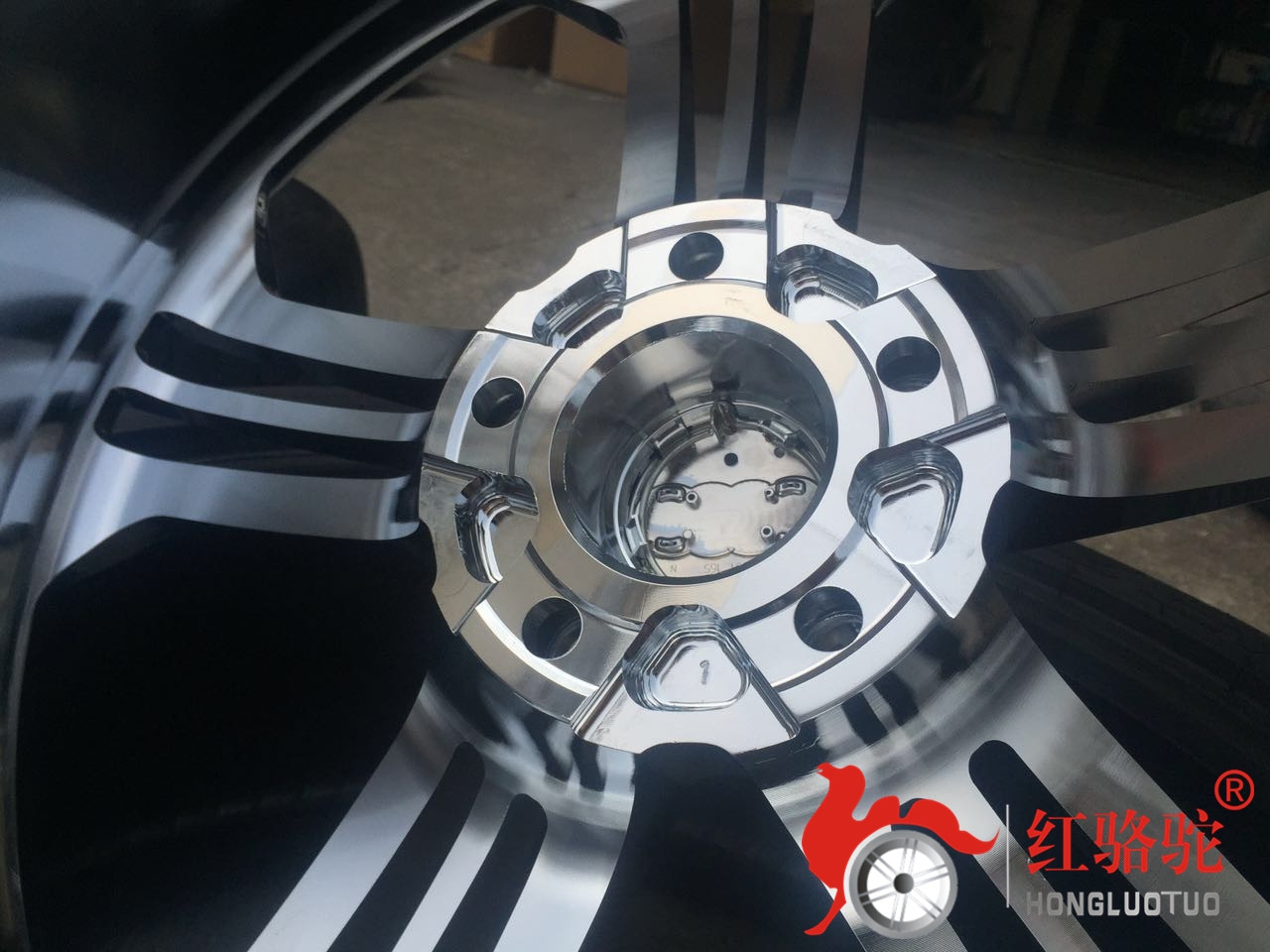 奧迪S8 原廠20寸升級21寸私人定制高強(qiáng)度鍛造輪轂