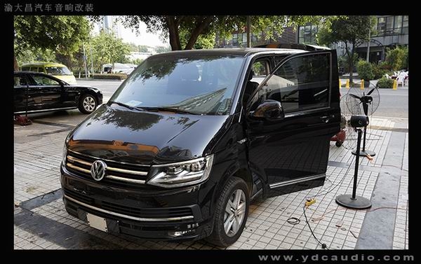 大眾邁特威豪裝實(shí)木地板——重慶渝大昌汽車音響改裝打造