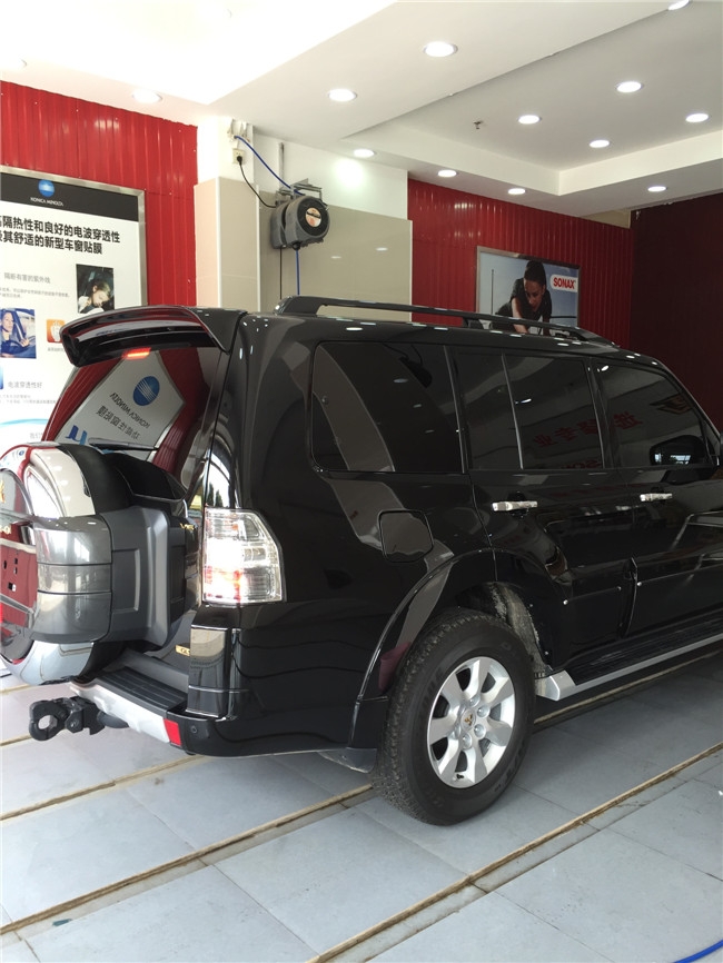 三菱帕杰羅全車龍膜太陽膜施工-四季貼膜南湖店出品