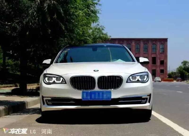 南昌車身保護(hù)膜  寶馬7系珍珠白車身改色貼膜
