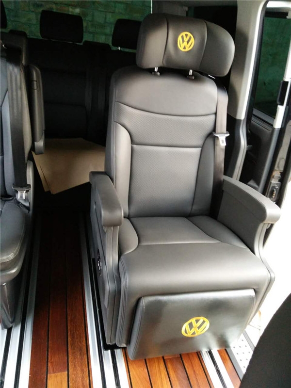 西安商務(wù)車改裝/杰歌之大眾凱路威加裝航空座椅、木地板改裝等等...