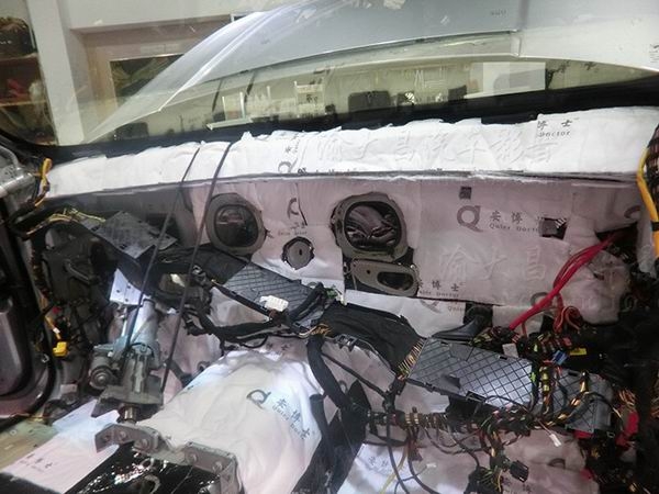 【獨(dú)家】路虎攬勝08款全車(chē)隔音安博士之拆儀表臺(tái)防火墻隔音_重慶渝大昌汽車(chē)音響