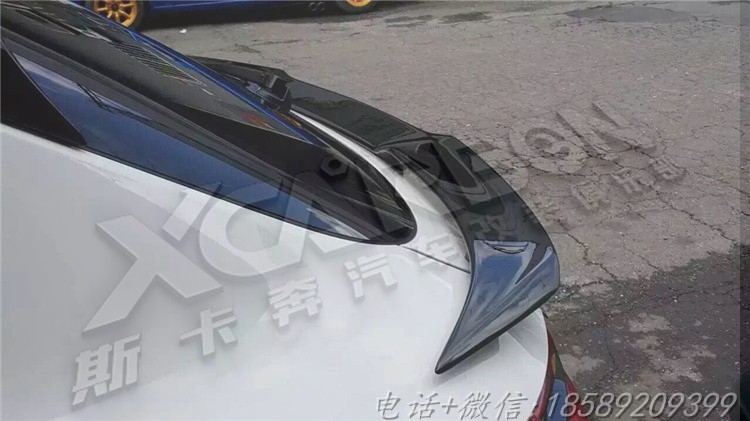 保時捷macan加裝碳纖維中翼 頂翼
