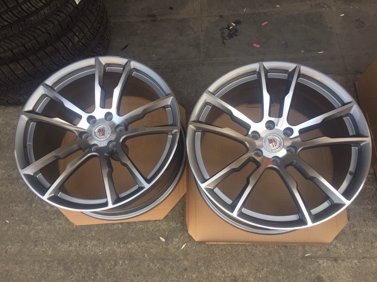 凱迪拉克SRX 升級(jí)私人定制鍛造。20寸 661胎齡