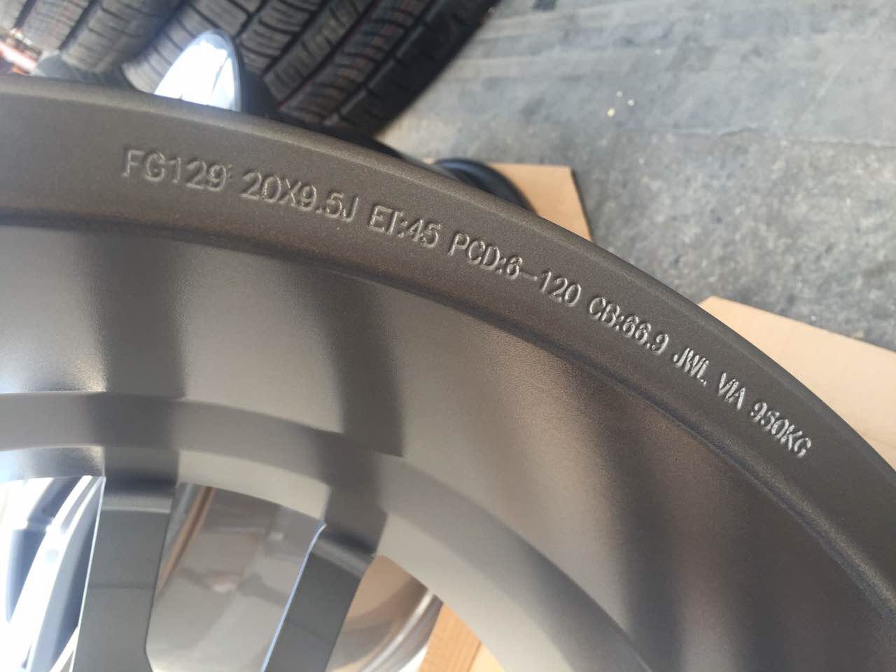 凱迪拉克SRX 升級(jí)私人定制鍛造。20寸 661胎齡