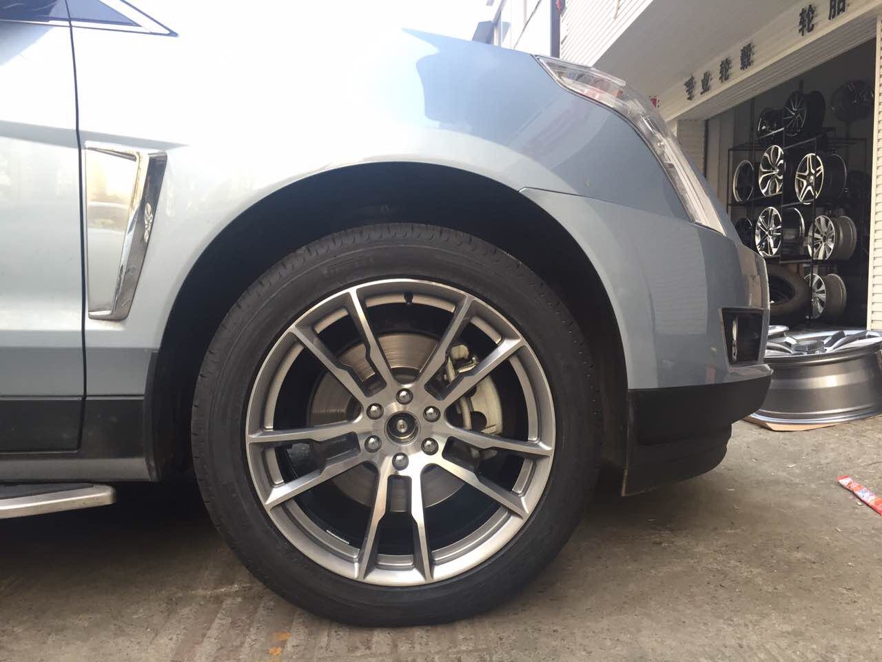 凱迪拉克SRX 升級(jí)私人定制鍛造。20寸 661胎齡