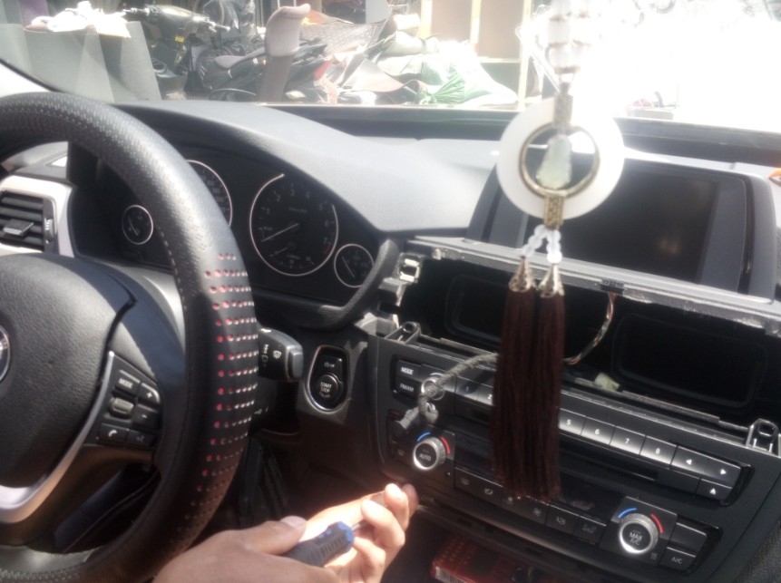 寶馬3系GT換安卓大屏導(dǎo)航