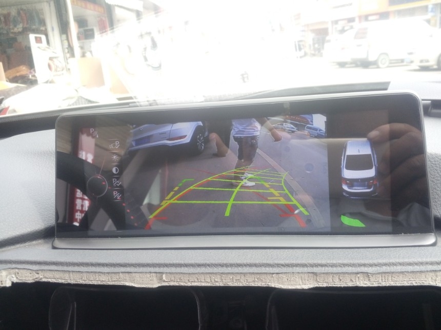 寶馬3系GT換安卓大屏導(dǎo)航