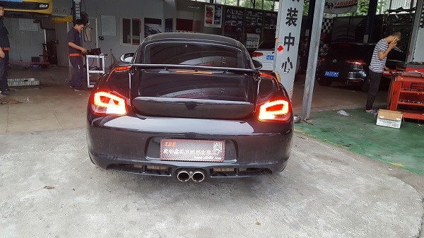 成都鑫迪克汽車改裝工廠保時捷卡曼改裝泰赫雅特款尾翼