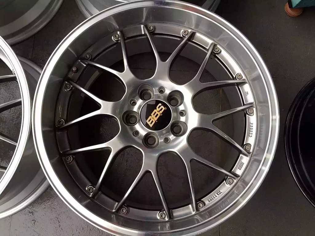 英菲尼迪 G37 ，上 19寸 BBS 。