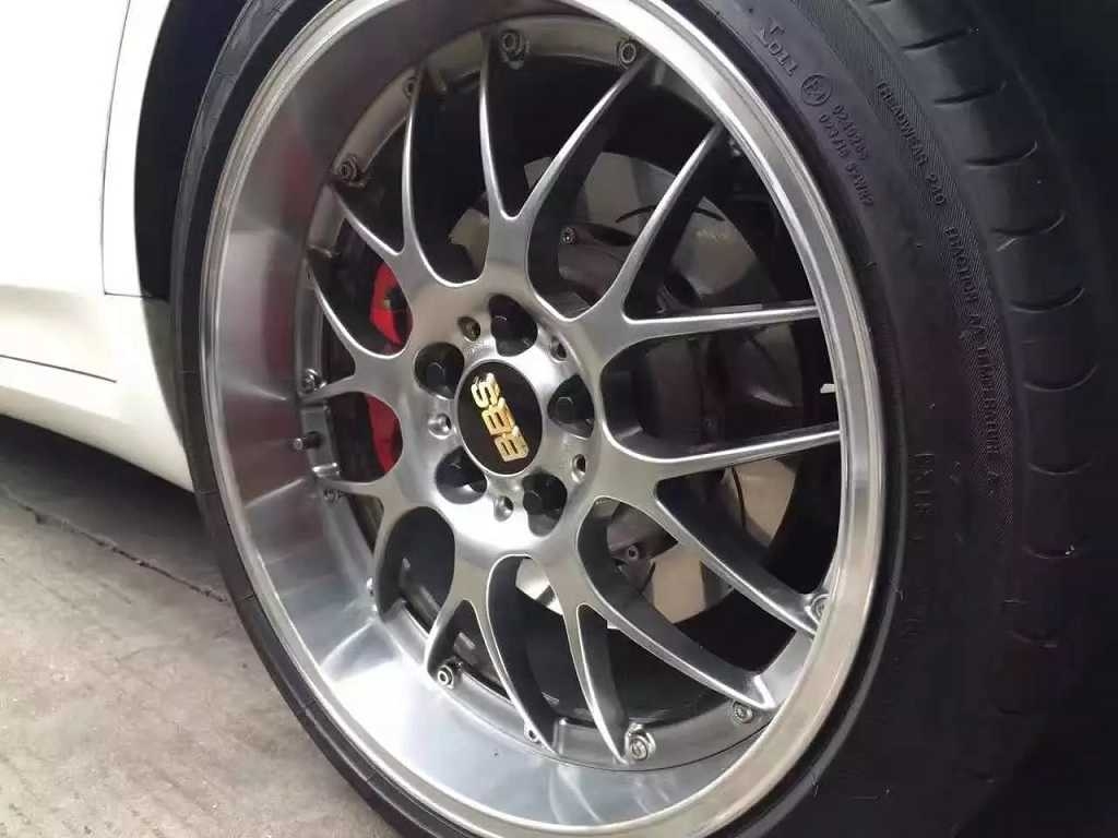 英菲尼迪 G37 ，上 19寸 BBS 。