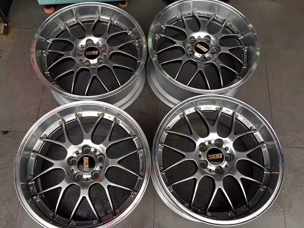 英菲尼迪 G37 ，上 19寸 BBS 。