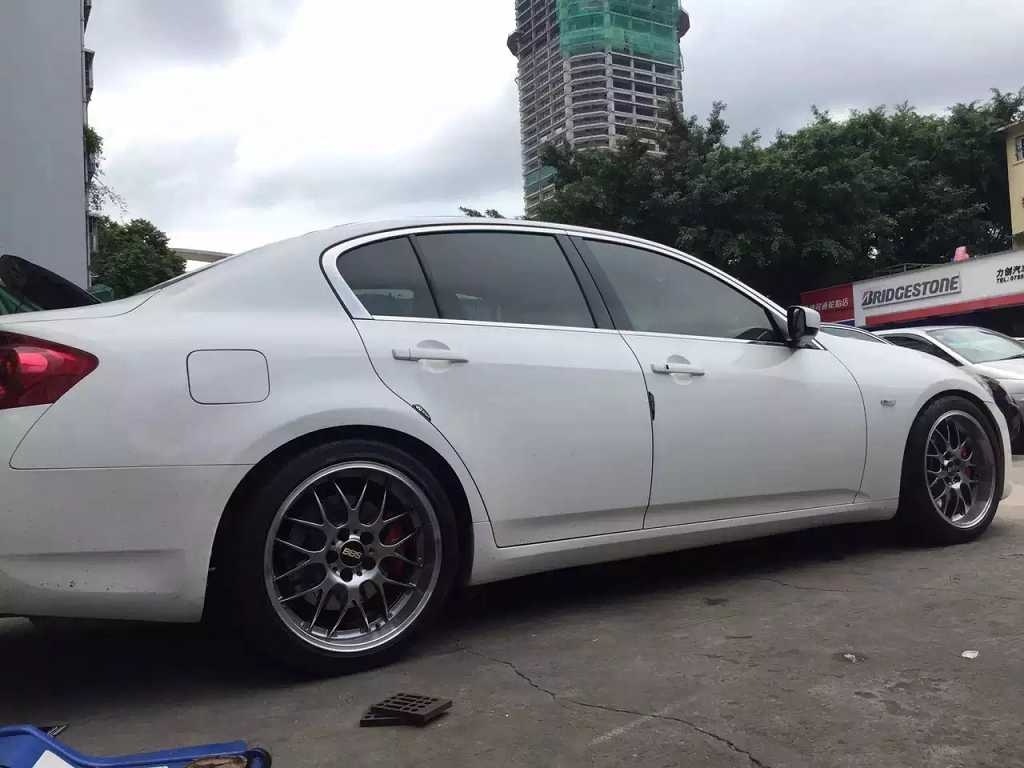 英菲尼迪 G37 ，上 19寸 BBS 。