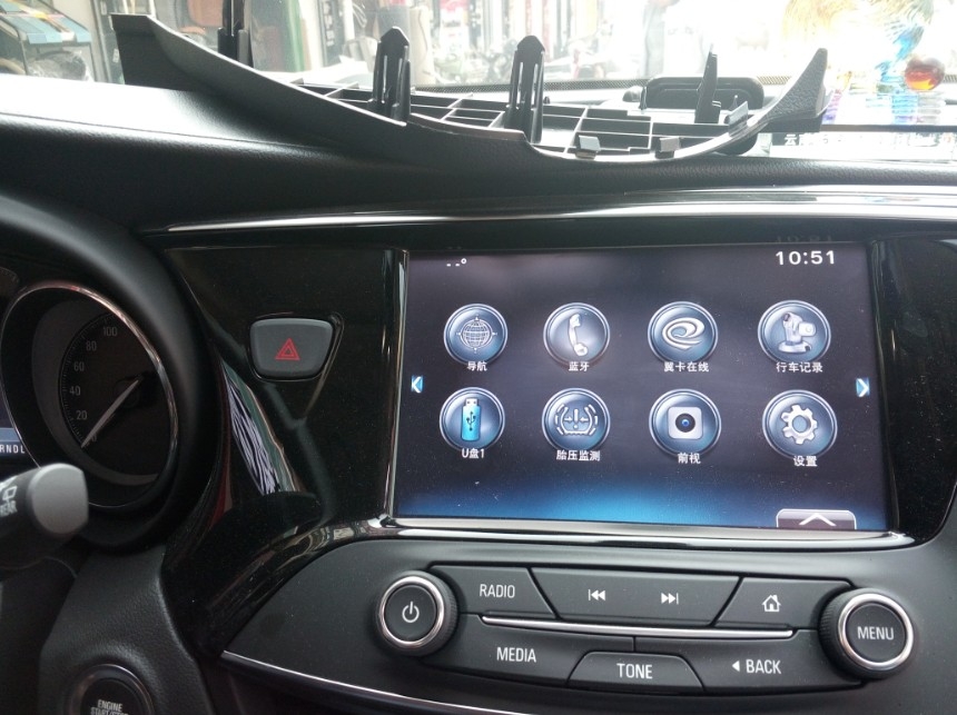 別克昂科威原車屏升級