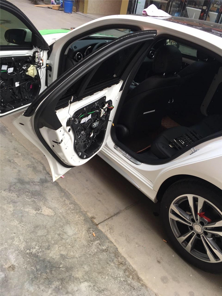 奔馳新C氛圍燈，為愛(ài)車添加色彩