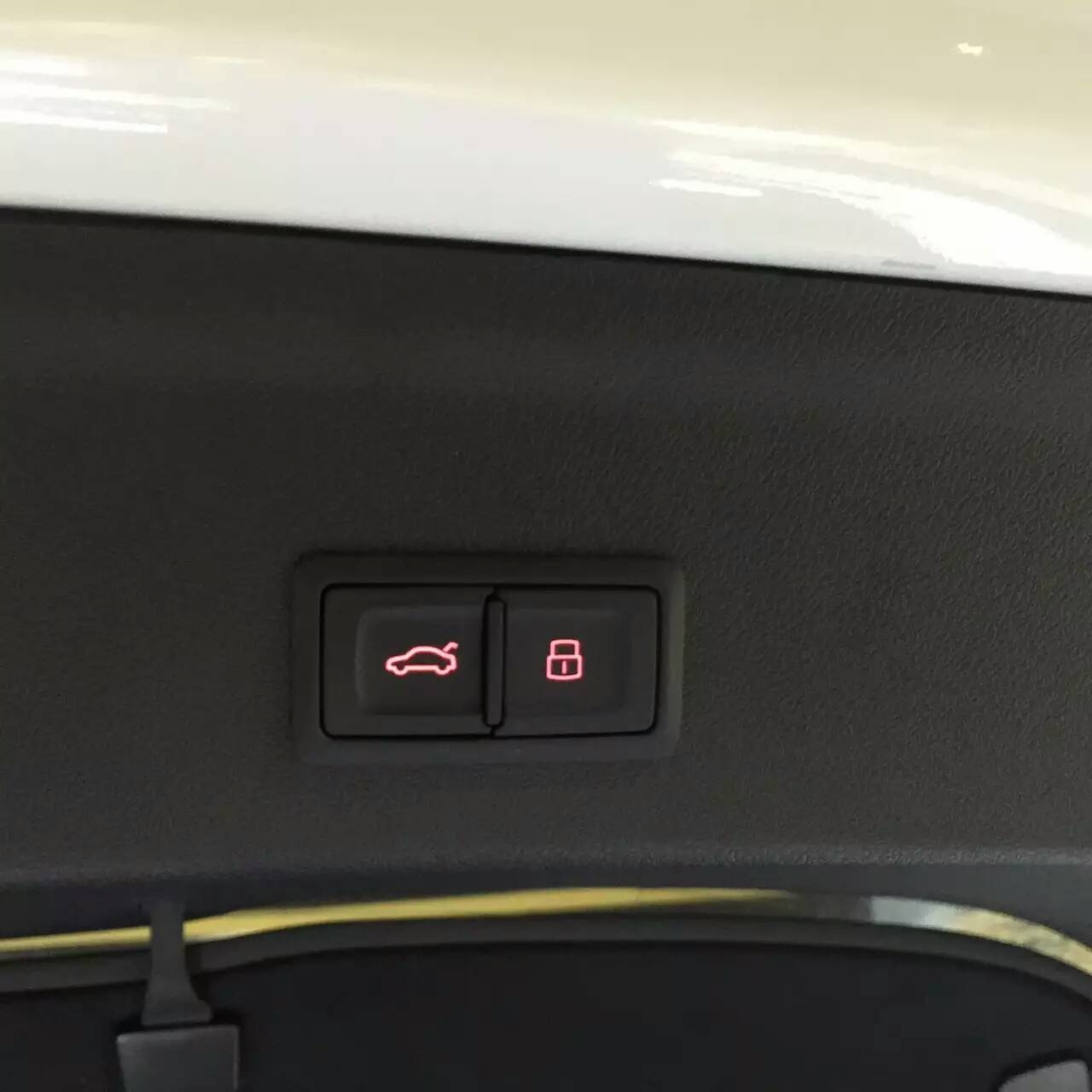 奥迪Q3升级原厂电动尾门、一键启动带舒适进入