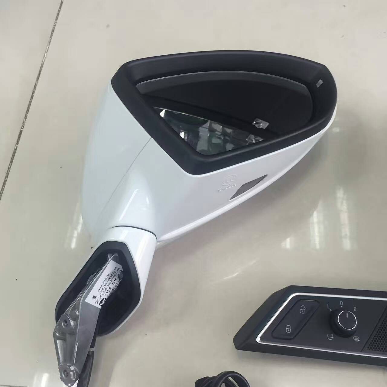 大眾嘉旅電動(dòng)折疊后視鏡
