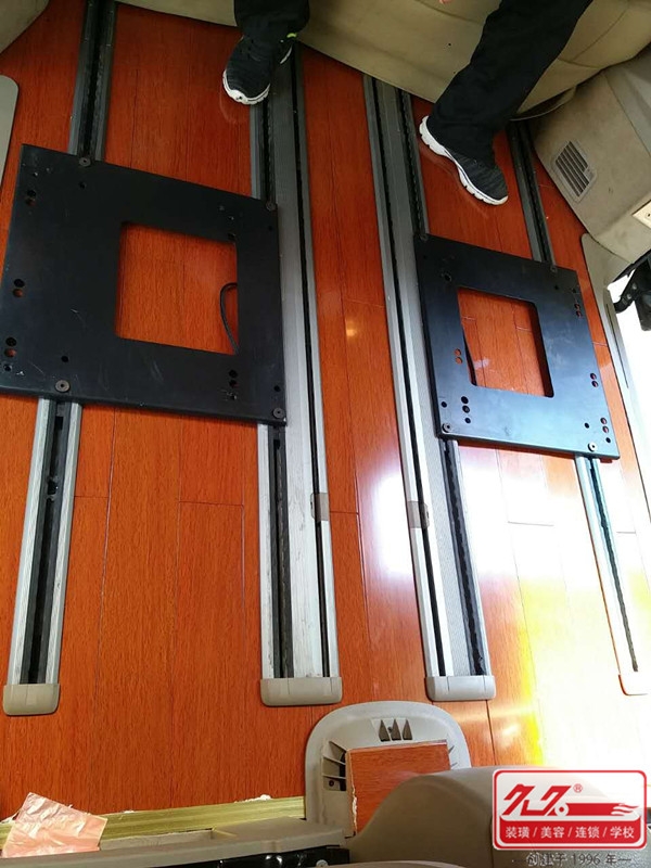 唯雅諾商務車內(nèi)飾改裝