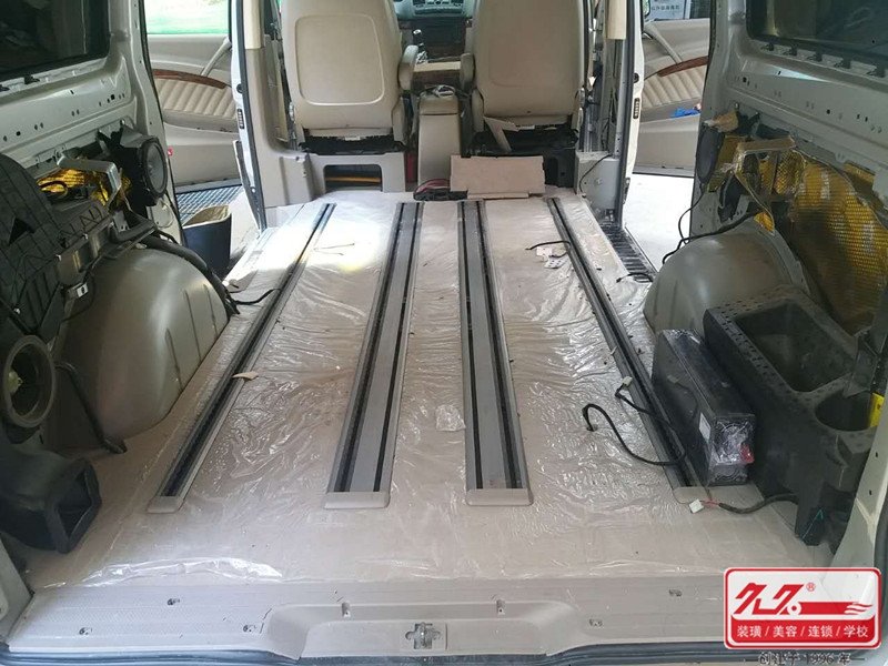 唯雅諾商務車內(nèi)飾改裝