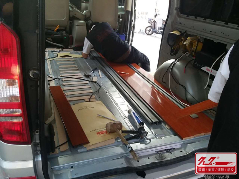 唯雅諾商務車內(nèi)飾改裝