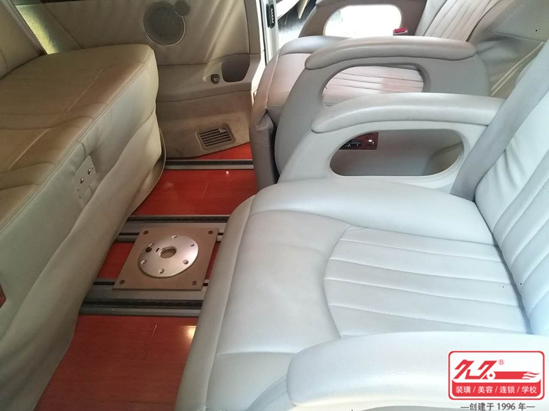 唯雅諾商務車內(nèi)飾改裝