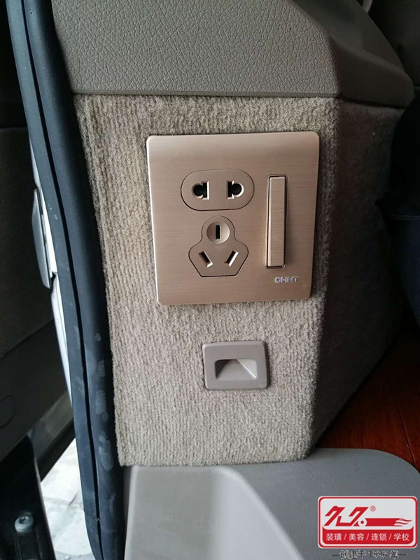 唯雅諾商務車內(nèi)飾改裝