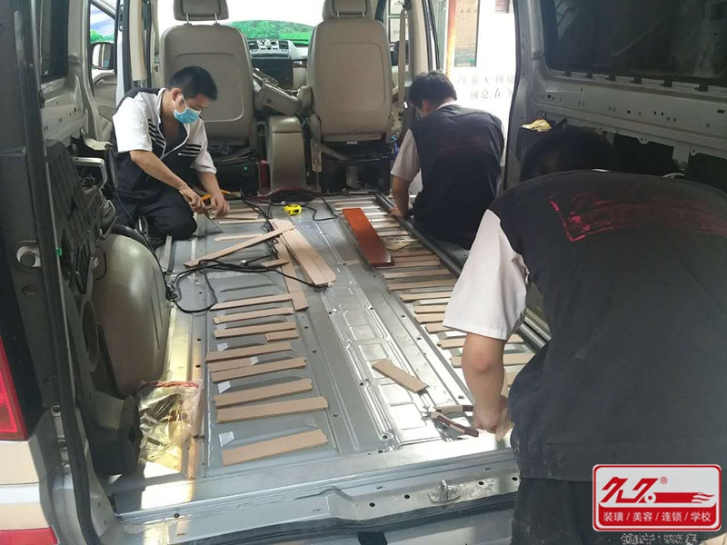 唯雅諾商務車內(nèi)飾改裝