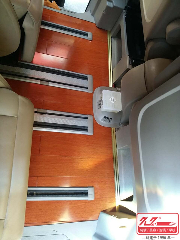 唯雅諾商務車內(nèi)飾改裝