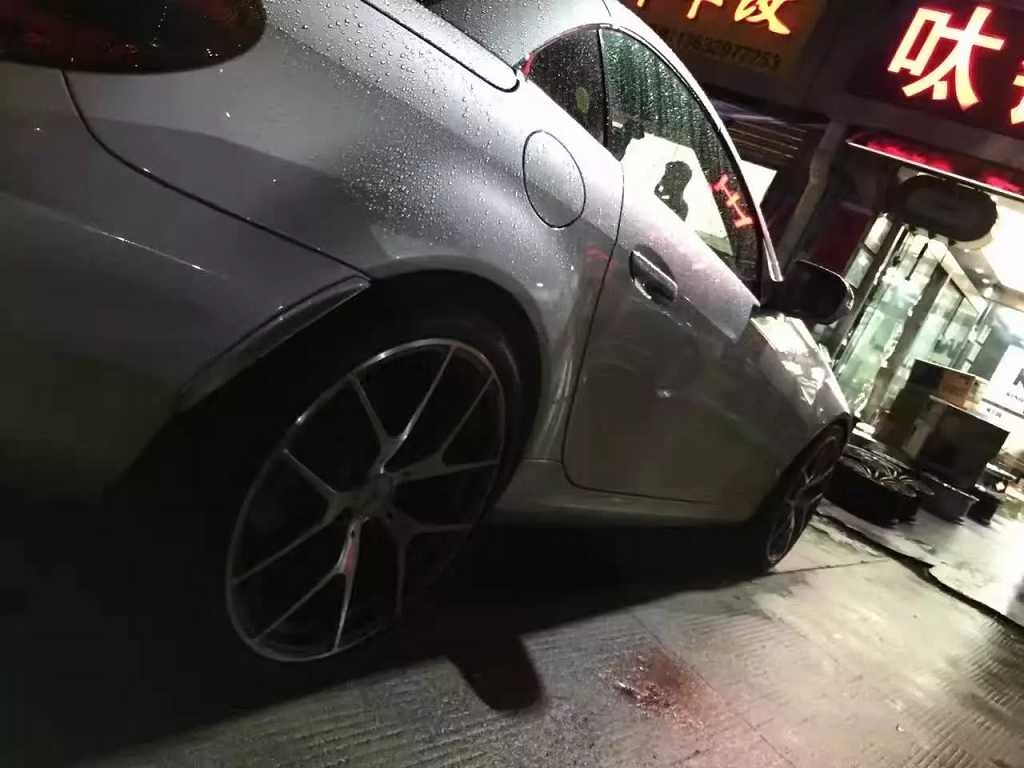 奔馳，換原裝 C63 507 鍛造 19寸！
