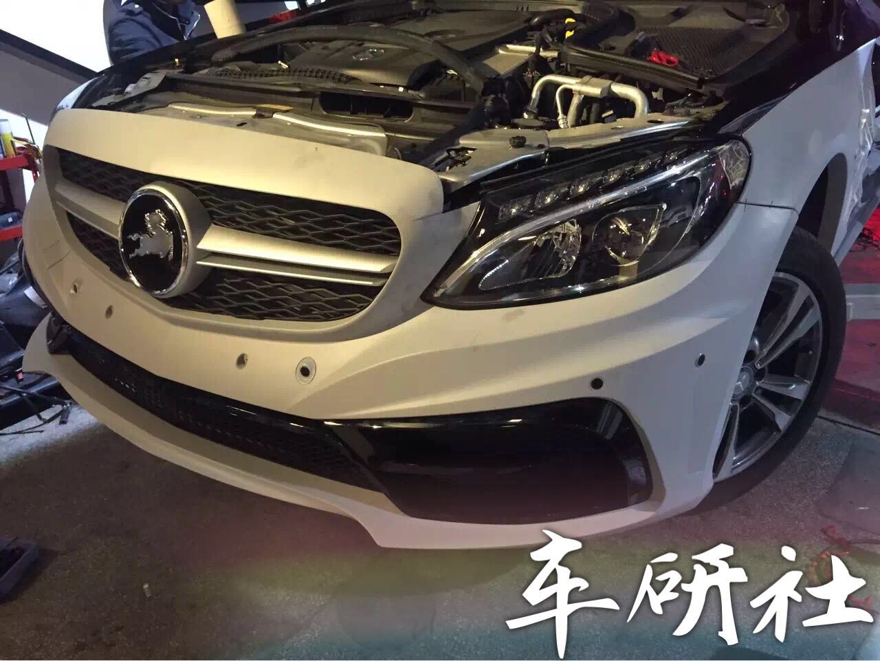 新奔馳C200升級卡爾森款包圍