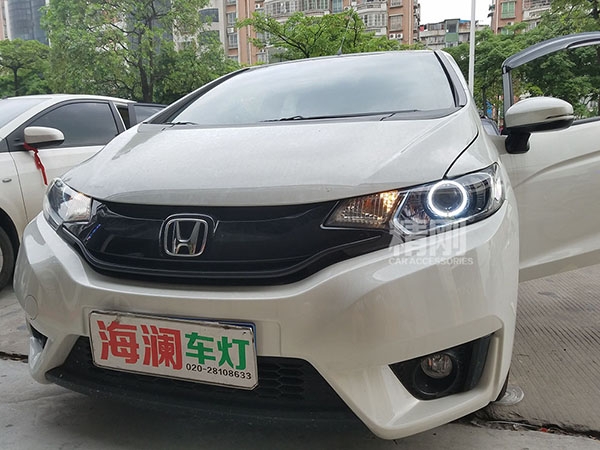 【廣州炫瀾車(chē)燈】本田飛度升級(jí)精剛海拉5雙光透鏡+LED天使眼