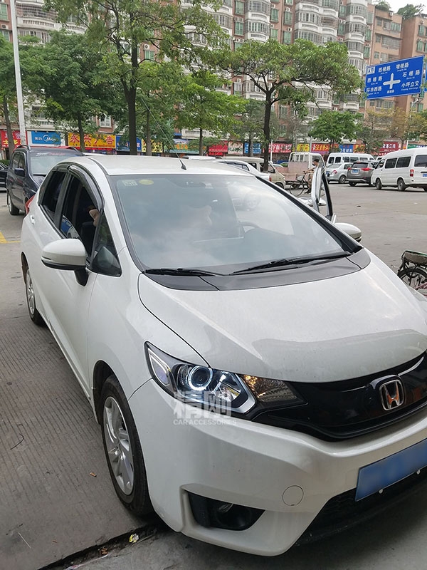 【廣州炫瀾車(chē)燈】本田飛度升級(jí)精剛海拉5雙光透鏡+LED天使眼