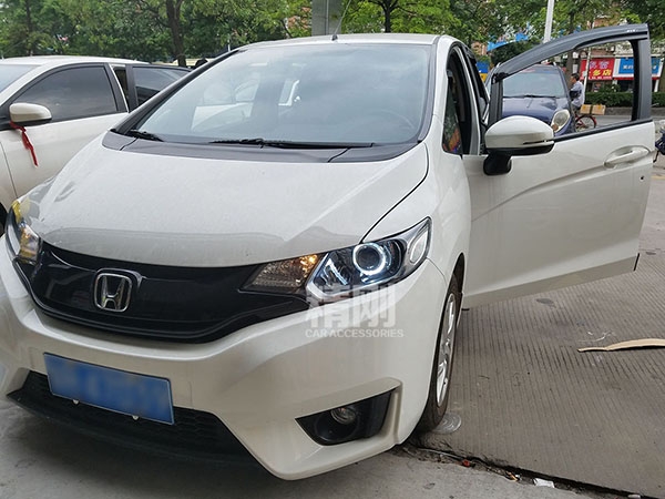 【廣州炫瀾車(chē)燈】本田飛度升級(jí)精剛海拉5雙光透鏡+LED天使眼