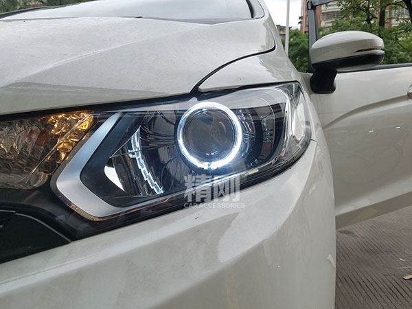 【廣州炫瀾車(chē)燈】本田飛度升級(jí)精剛海拉5雙光透鏡+LED天使眼
