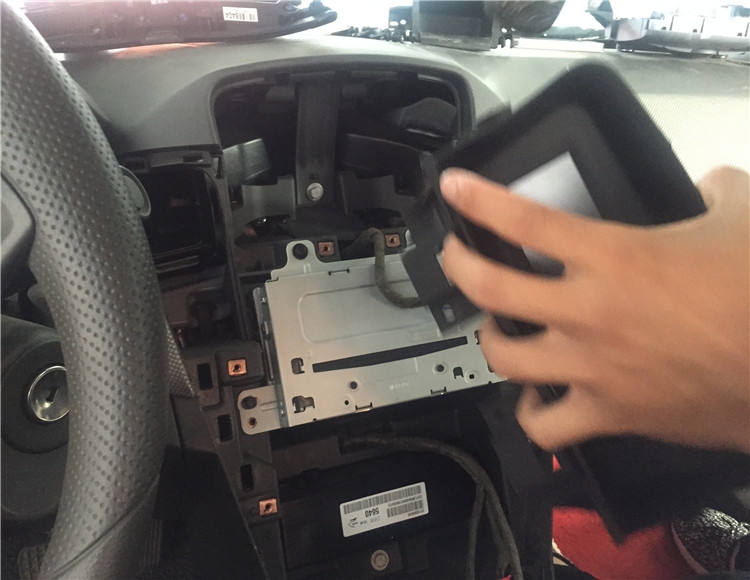 科魯茲安裝安卓iphone豎屏gps導航倒車影像行車記錄儀