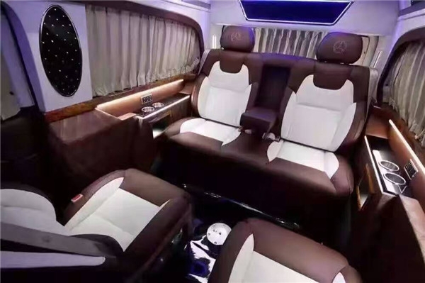 陜西西安商務(wù)車內(nèi)飾改裝/杰歌之奔馳威霆內(nèi)飾效果賞析